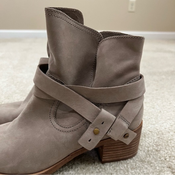 Ugg Australia Women Elora Sahara Gray Suede Ankle Boots Booties Sz 9.5 1019148, - Picture 5 of 16